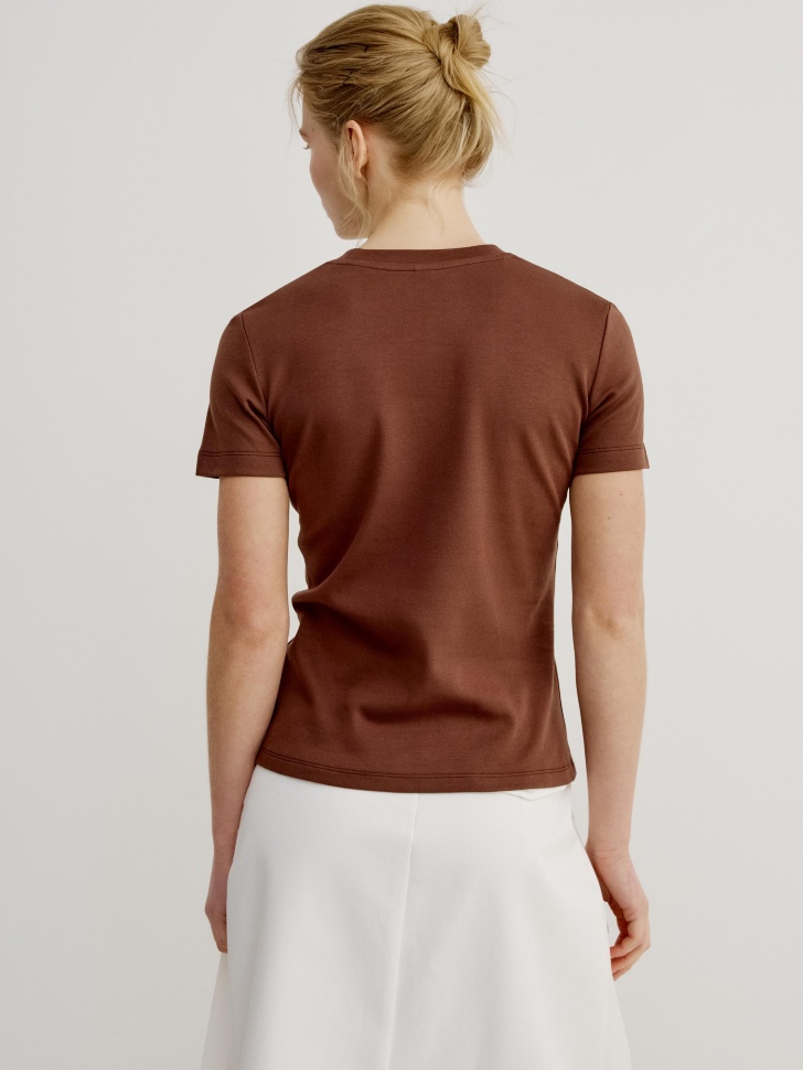 футболка приталенная из интерлока с вышивкой из россии вид сбоку