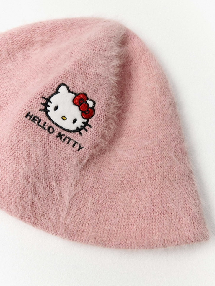Вязаная панама с вышивкой Hello Kitty для девочек. Фото №4