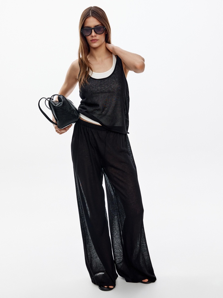 топ из смесового лиоцелла с содержанием льна от бренда sela вид слева