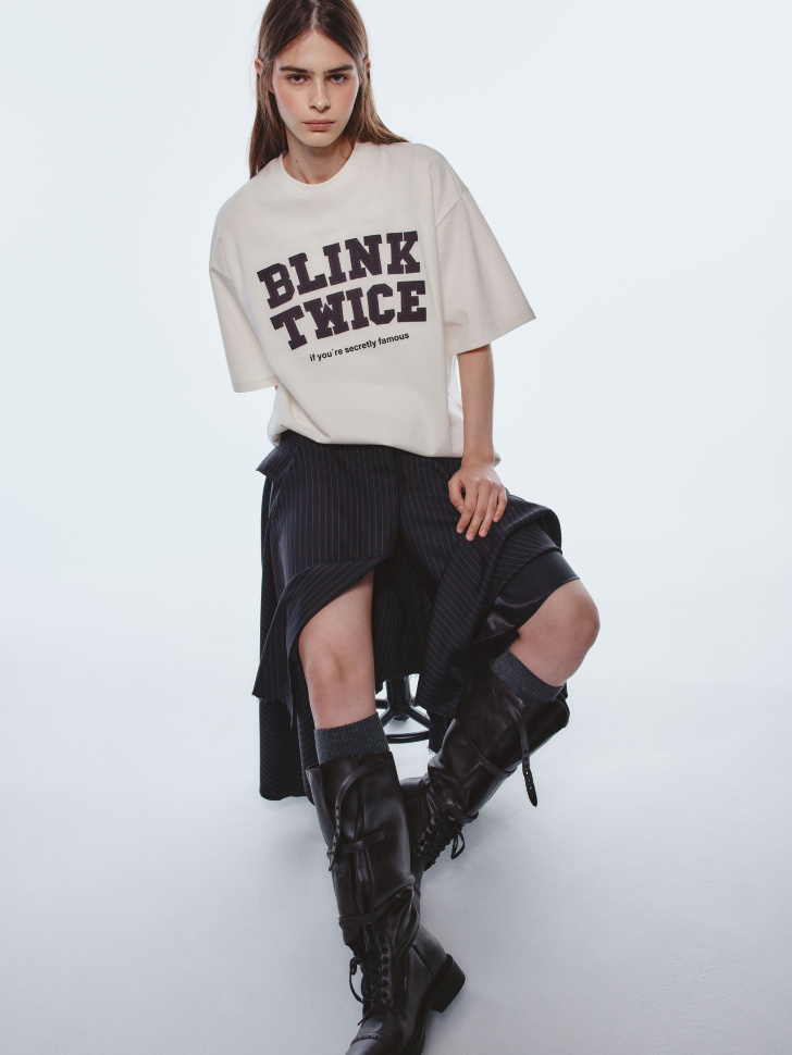 футболка с нашивкой из линейки  young от бренда sela вид слева