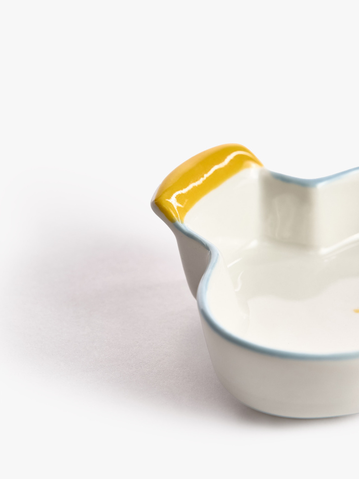 детская десертная тарелка из фаянса с рисунком из россии вид сбоку