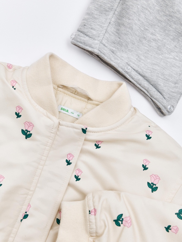 бомбер оверсайз с трикотажным капюшоном для девочек от бренда sela вид слева