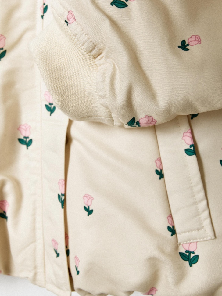 бомбер оверсайз с трикотажным капюшоном для девочек из россии вид сбоку