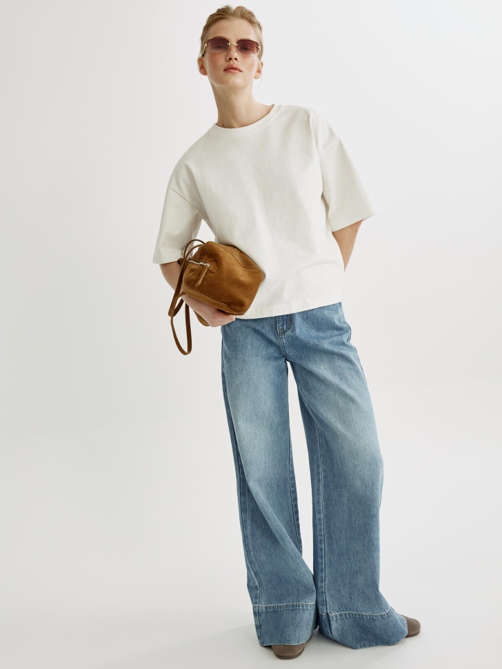 футболка оверсайз из плотного хлопка от бренда sela вид слева