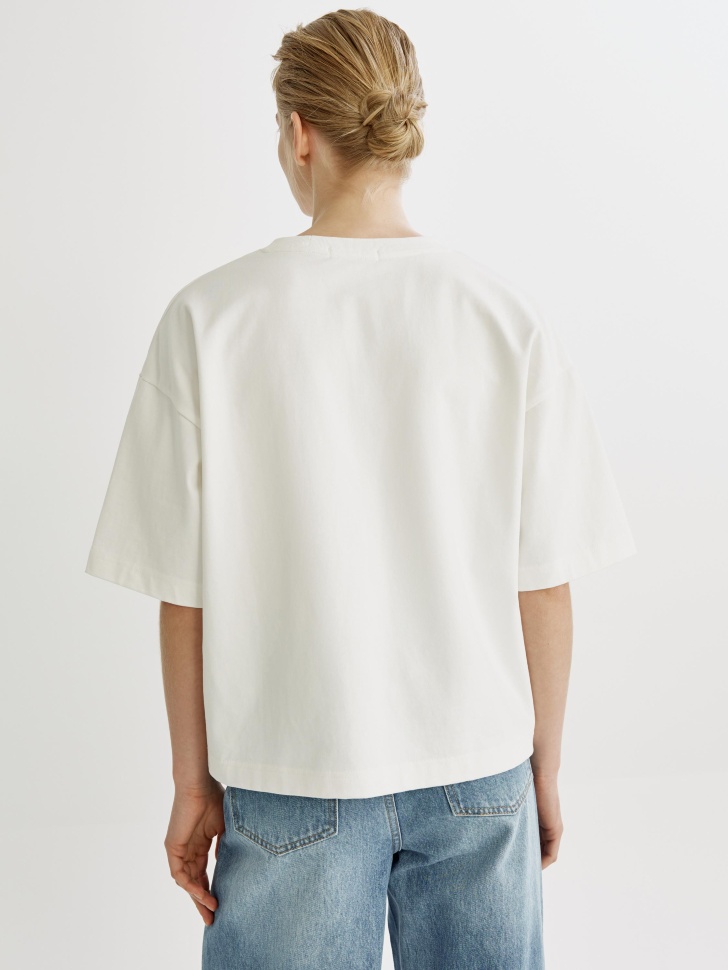 футболка оверсайз из плотного хлопка по цене 1999 руб вид справа