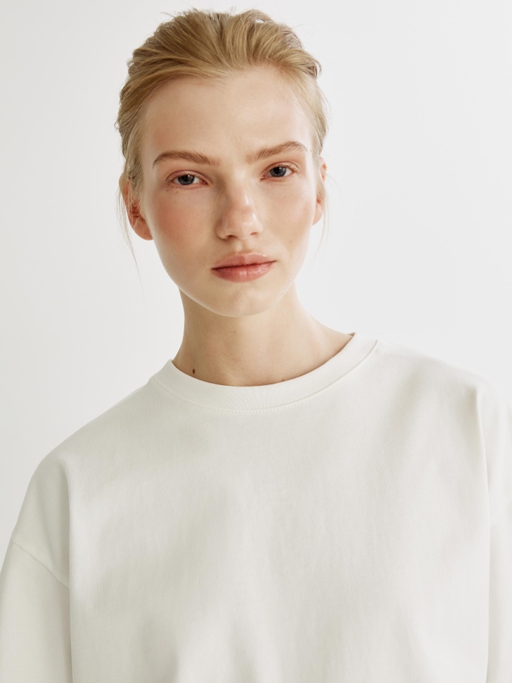 футболка оверсайз из плотного хлопка из россии вид сбоку