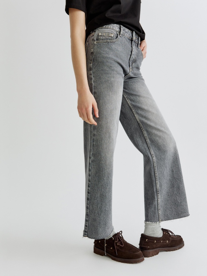 укороченные прямые джинсы по цене 3599 руб вид справа