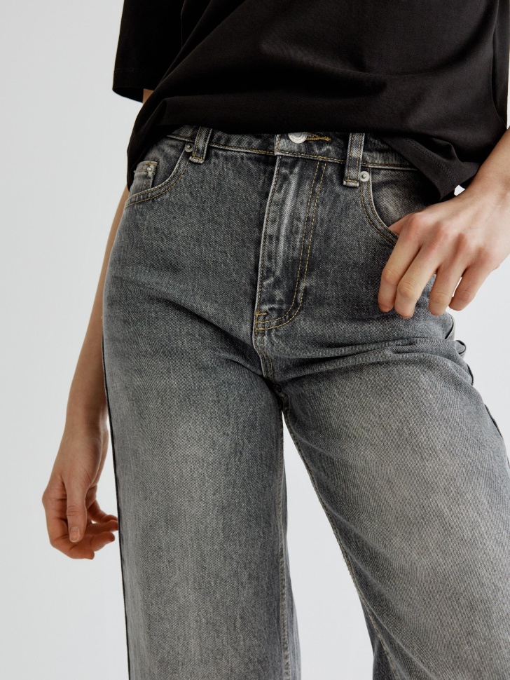 укороченные прямые джинсы из россии вид сбоку