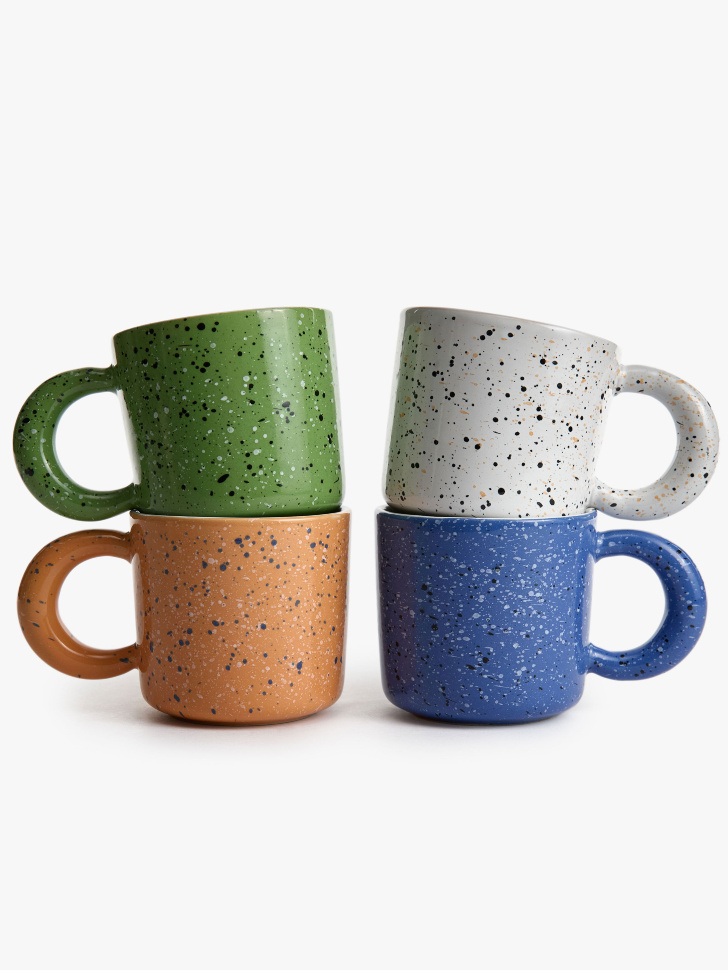 кружка из каменной керамики в крапинку от бренда sela вид слева