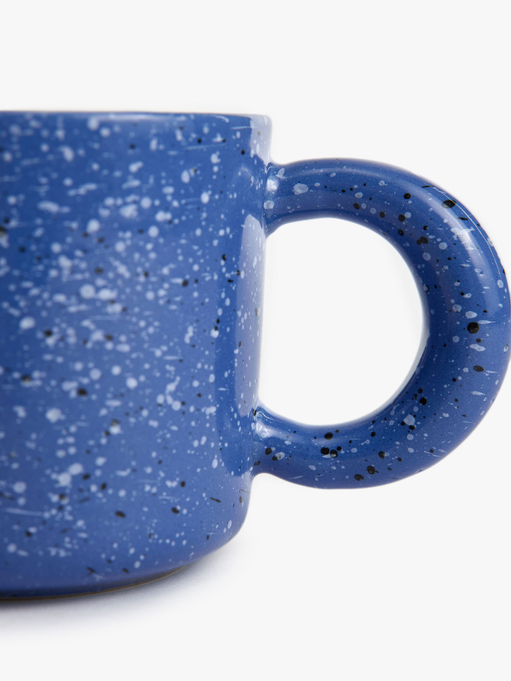 кружка из каменной керамики в крапинку по цене 1199 руб вид справа