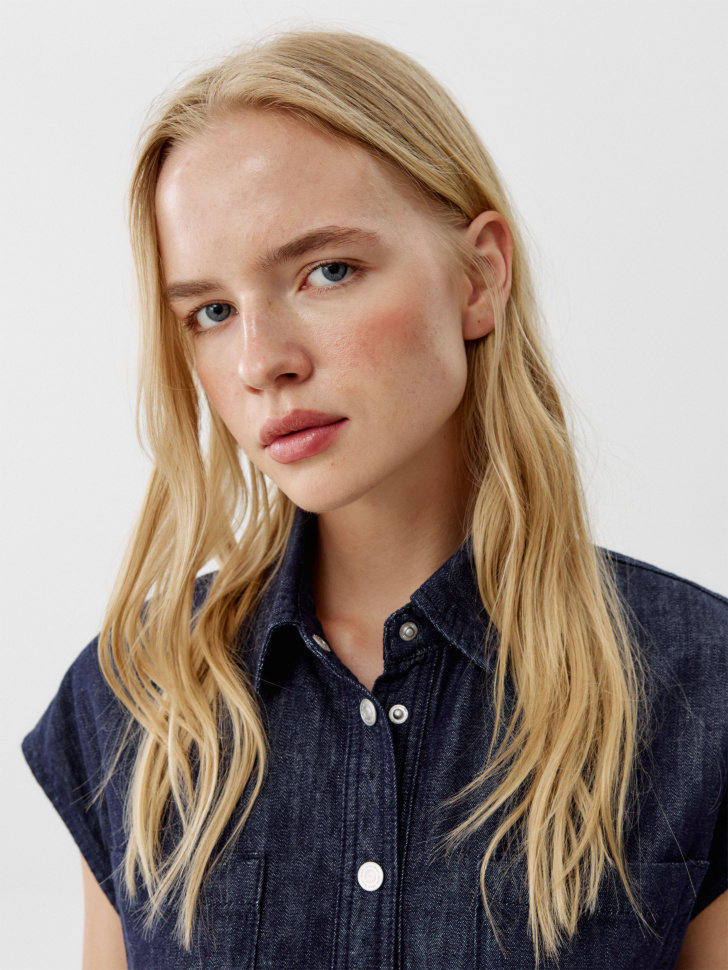 джинсовая жилетка оверсайз с содержанием лиоцелла и льна из россии вид сбоку