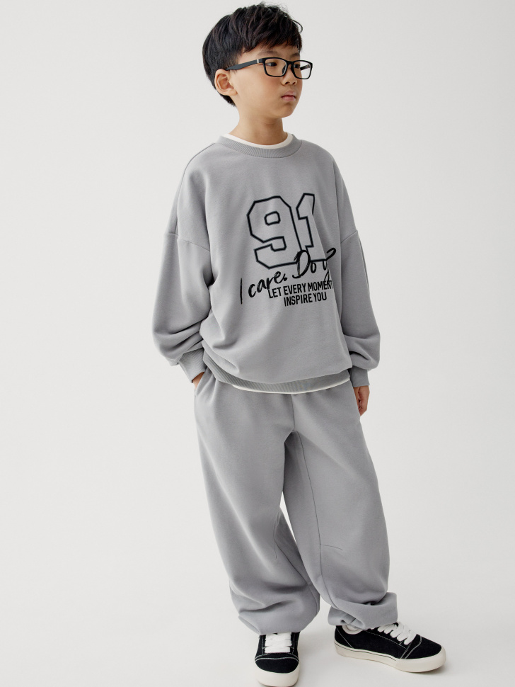 свитшот оверсайз с принтом для мальчиков от бренда sela вид слева