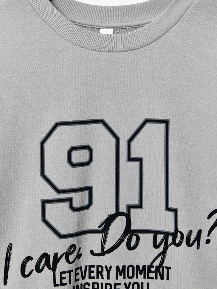 свитшот оверсайз с принтом для мальчиков из россии вид сбоку