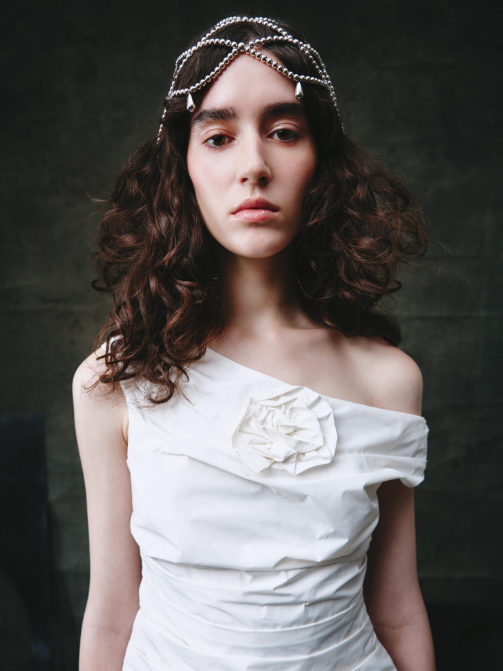 украшение на голову из линейки  young 4610517201096 фотография