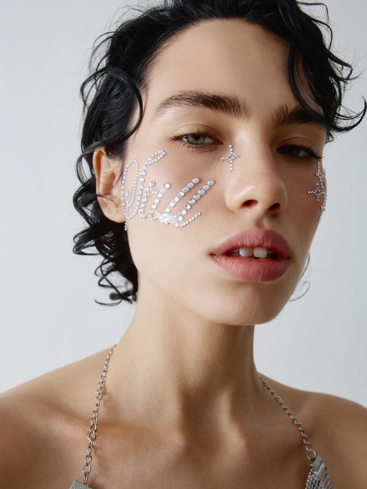 набор наклеек из страз из линейки  young из россии вид сбоку