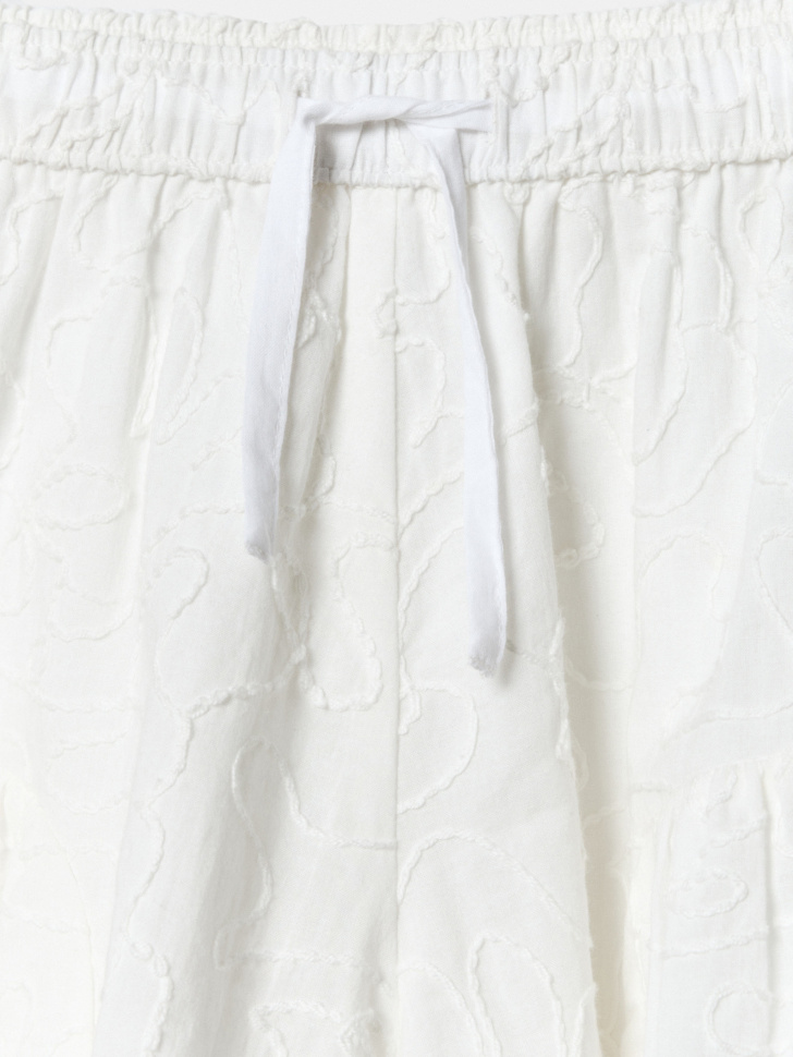 хлопковые шорты с вышивкой для девочек по цене 1799 руб вид справа