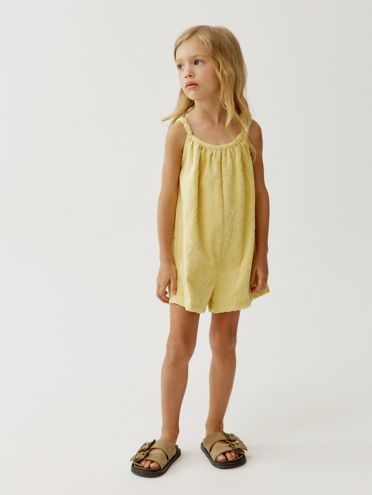 летний махровый комбинезон для девочек от бренда sela вид слева