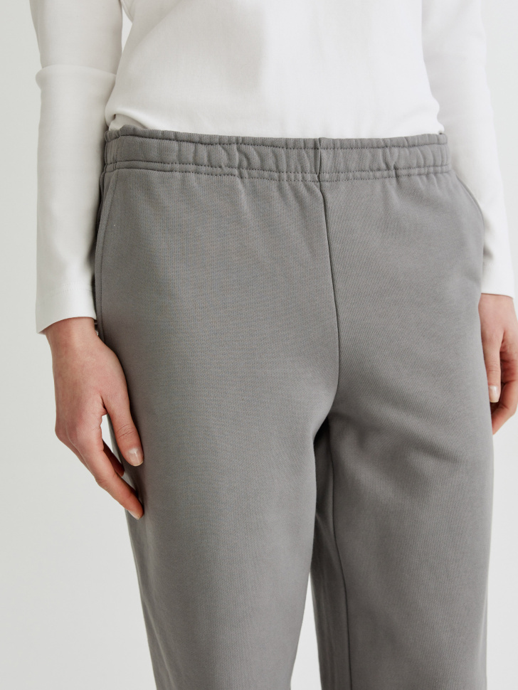 брюки джоггеры из футера из россии вид сбоку