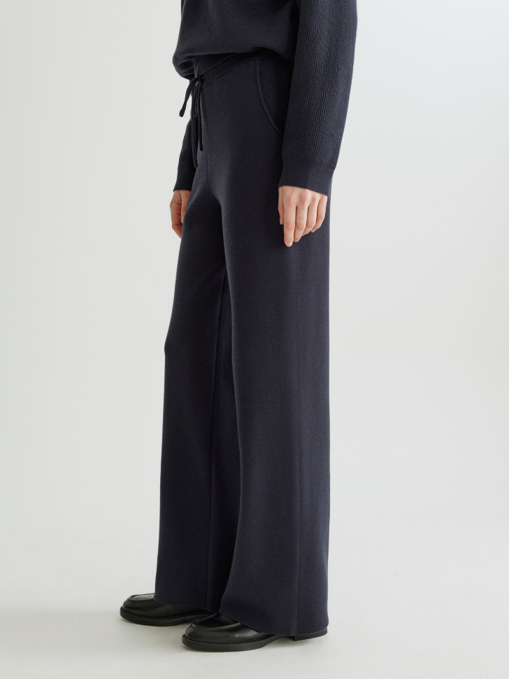 прямые вязаные брюки по цене 2999 руб вид справа