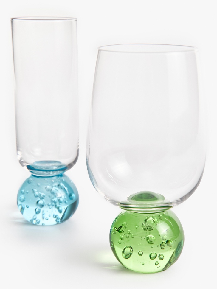 стакан из стекла на круглой ножке от бренда sela вид слева