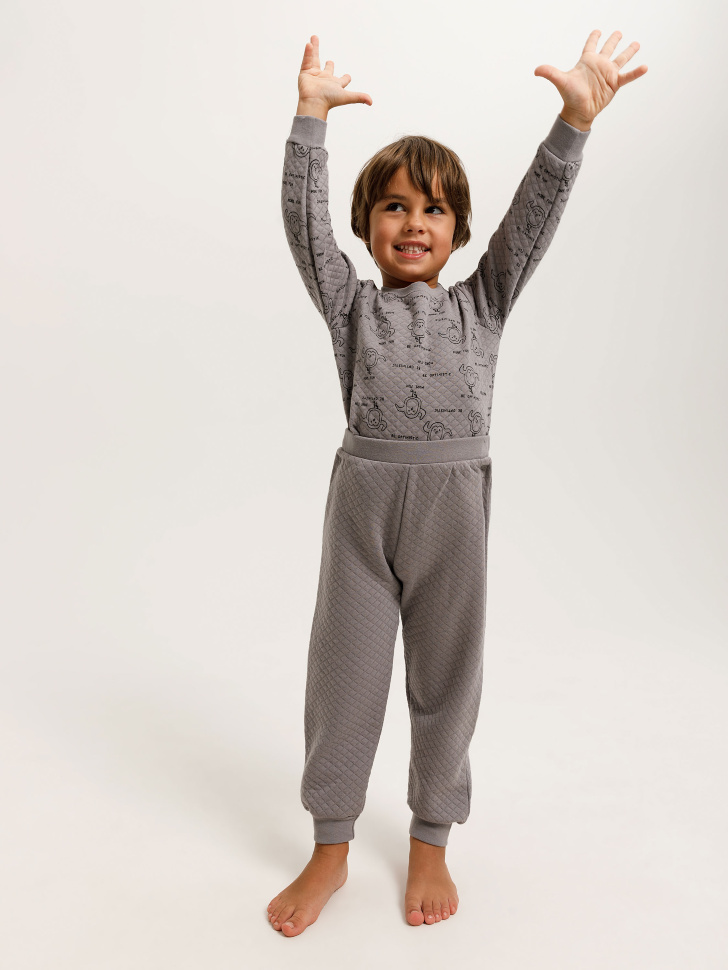Пижама маркировка. Костюм Лео. Спортивные брюки барашки. Детский костюм кофта и штаны. Фотосессия детей в серых штанах.