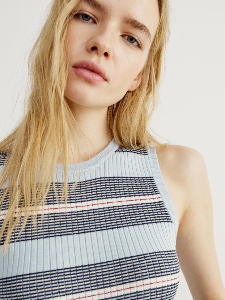 вязаный топ в полоску по цене 1599 руб вид справа