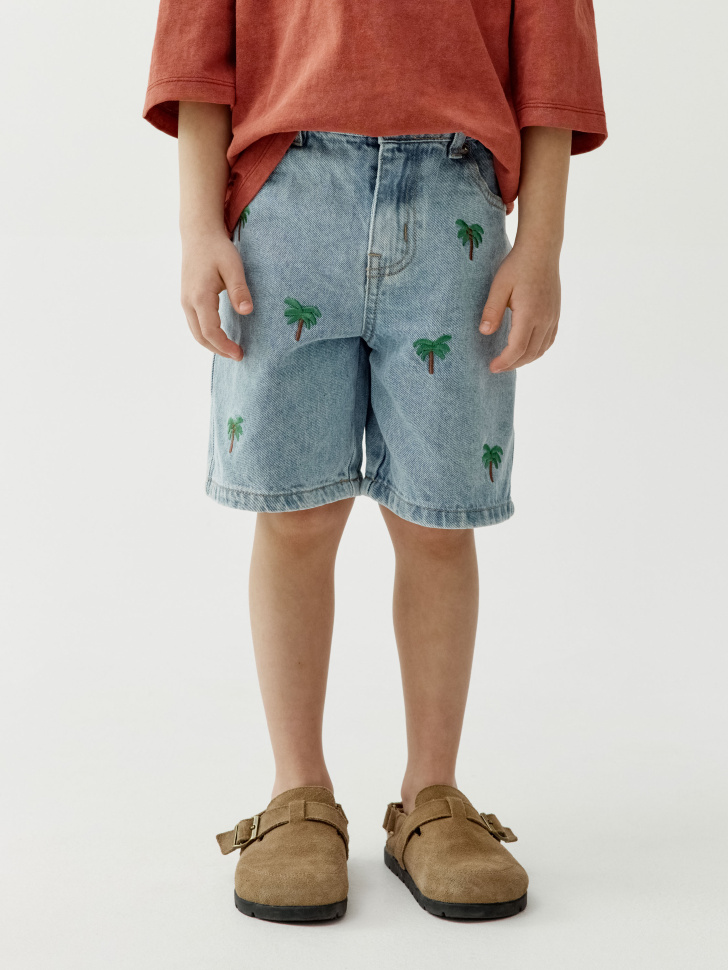 джинсовые шорты с вышивкой для мальчиков от бренда sela вид слева