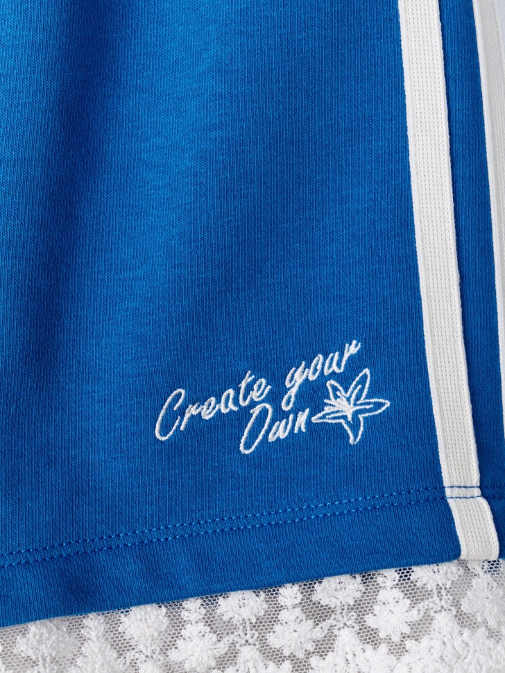 короткие шорты с лампасами и кружевом для девочек по цене 1799 руб вид справа