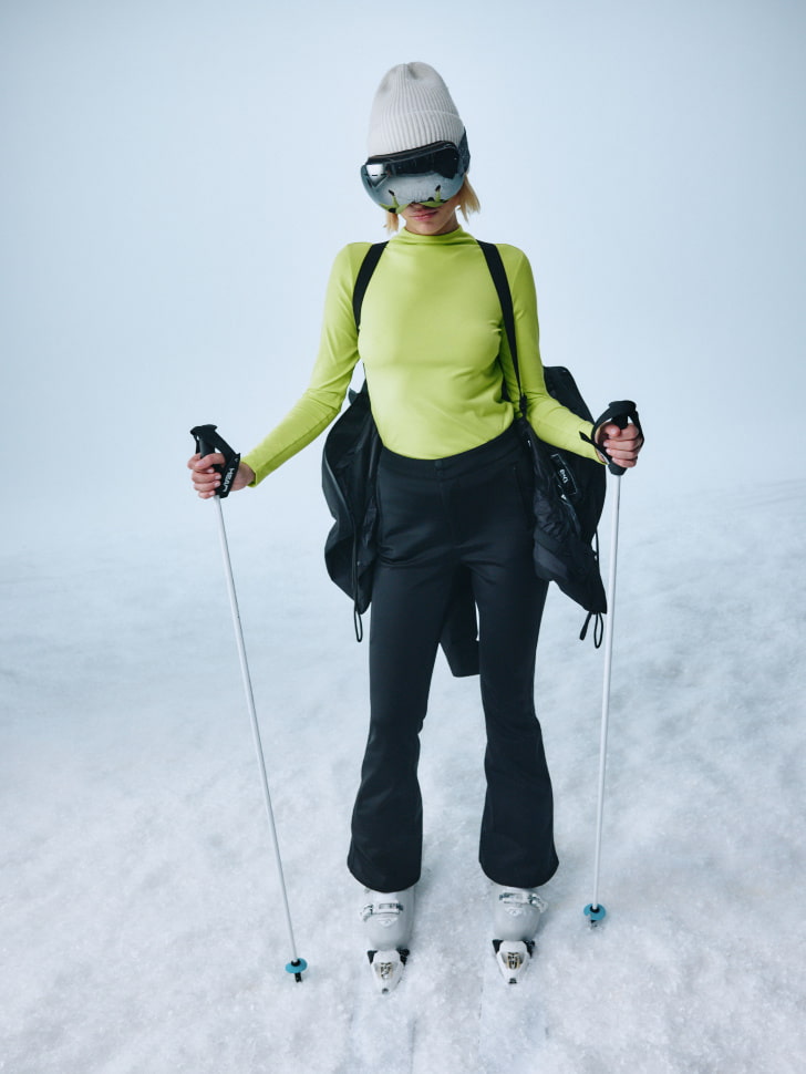 лонгслив в мелкий рубчик из горнолыжной коллекции от бренда sela вид слева