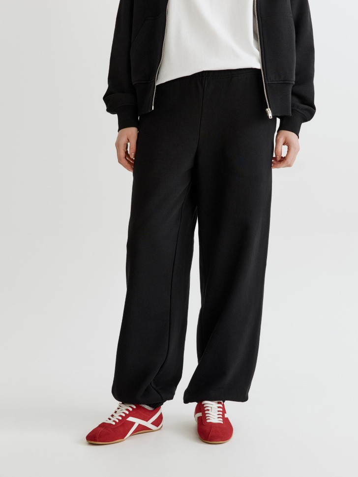 брюки джоггеры из футера от бренда sela вид слева