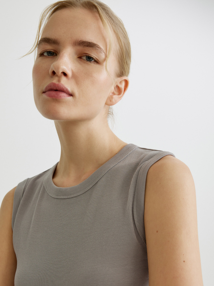 базовый топ в рубчик из россии вид сбоку