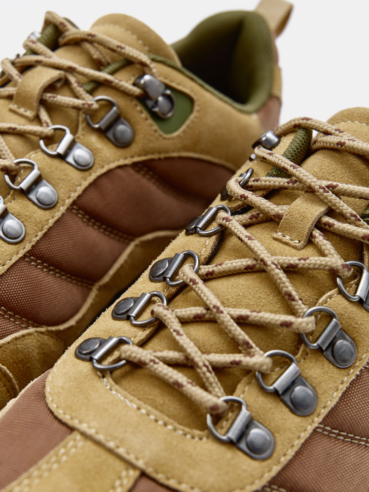 кроссовки-хайкеры из натуральной замши для взрослого возраста с изнаночной стороны