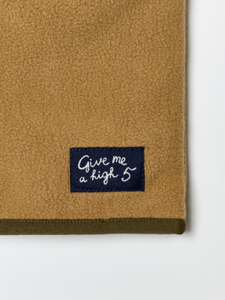 флисовый жилет для девочек по цене 1799 руб вид справа