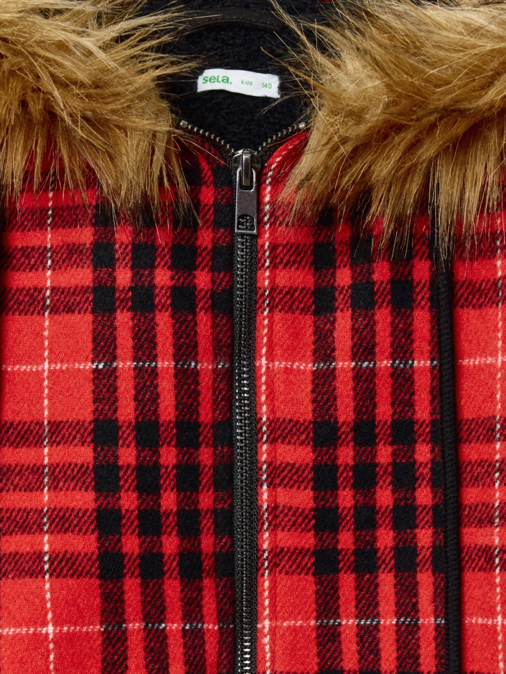 утепленная толстовка в клетку для мальчиков из трикотажа спереди