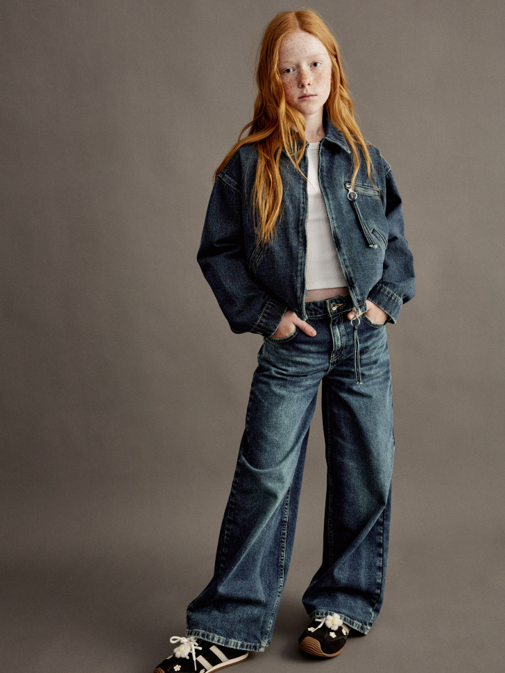 джинсовая куртка на молнии для девочек от известного бренда по акции