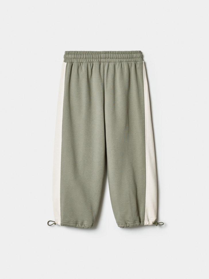 свободные брюки с лампасами для мальчиков от бренда sela вид слева