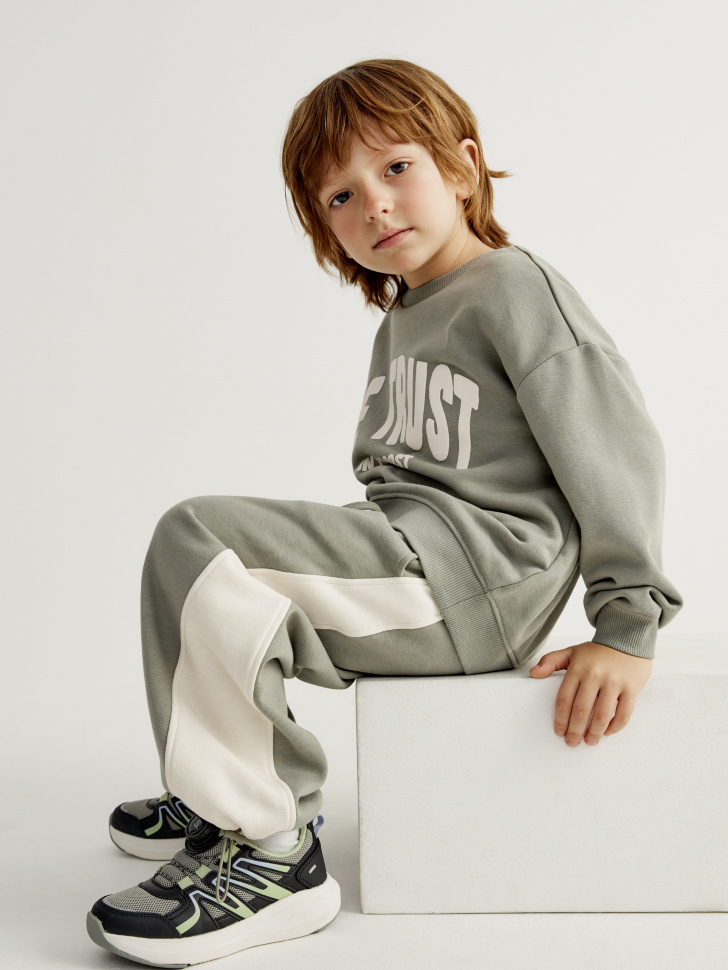 Свободные брюки с лампасами для мальчиков 1799₽