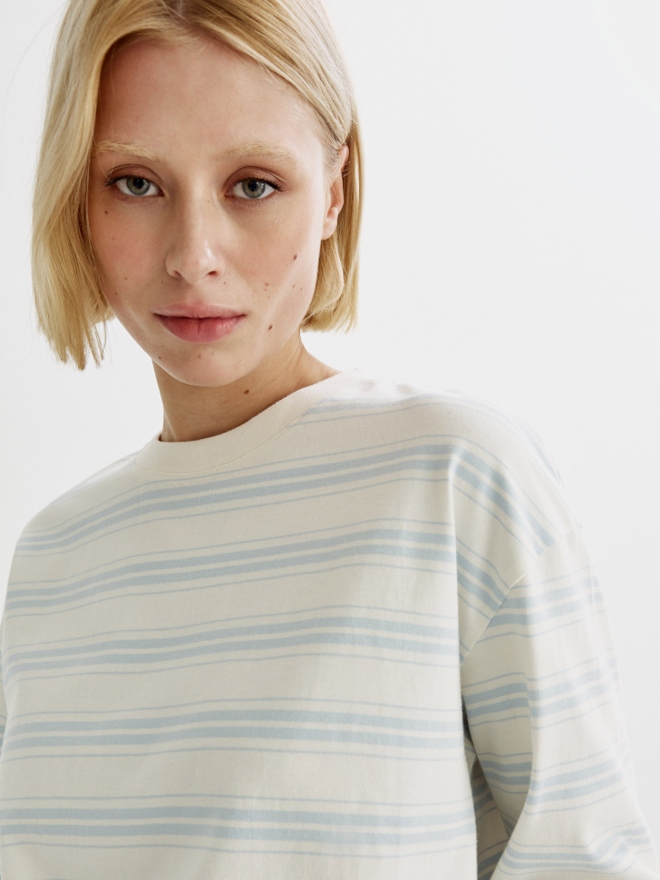 лонгслив анна оверсайз в полоску из россии вид сбоку