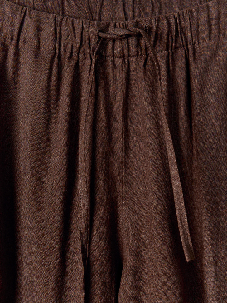 широкие брюки из льна от бренда sela вид слева