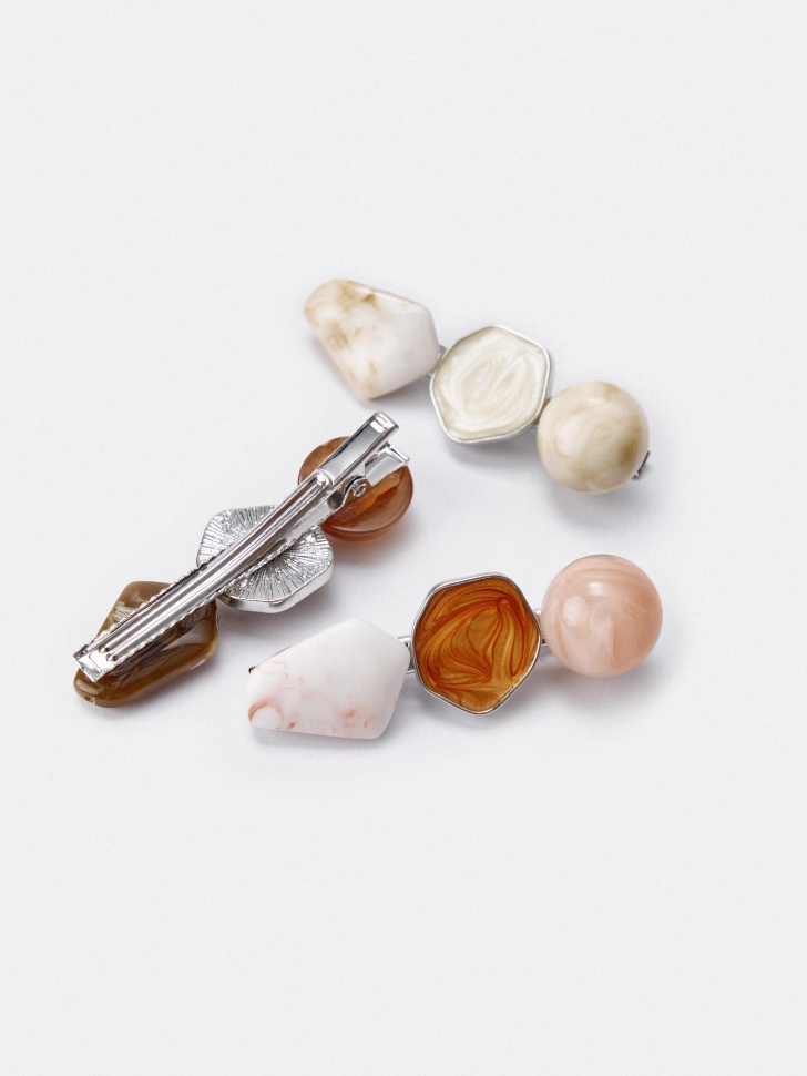 набор из 3 заколок с камнями от бренда sela вид слева