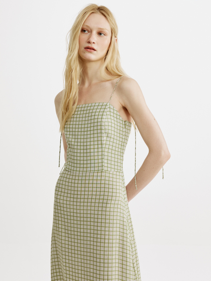 вискозное платье на бретелях с принтом из россии вид сбоку