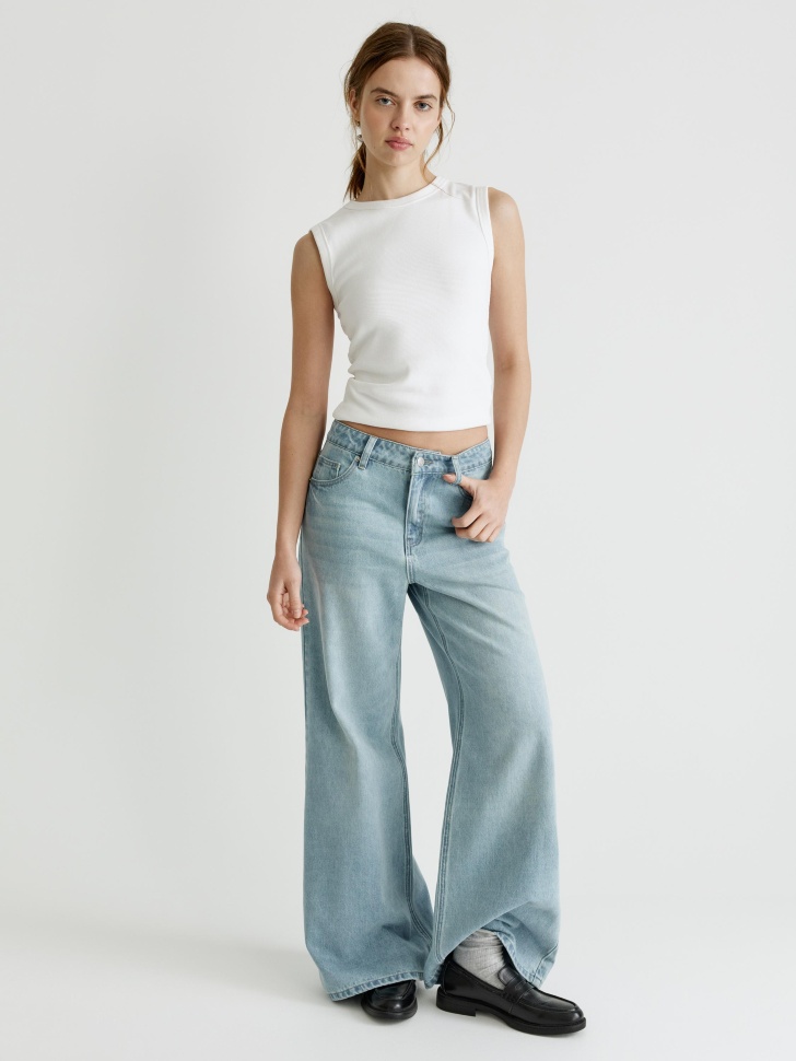 базовый топ в рубчик от бренда sela вид слева