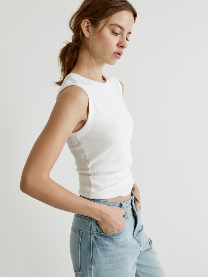 базовый топ в рубчик из россии вид сбоку