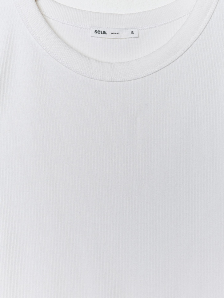 базовый топ в рубчик из хлопка спереди