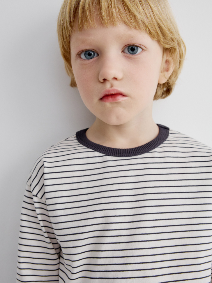базовый лонгслив в полоску детский универсального стиля с лицевой стороны