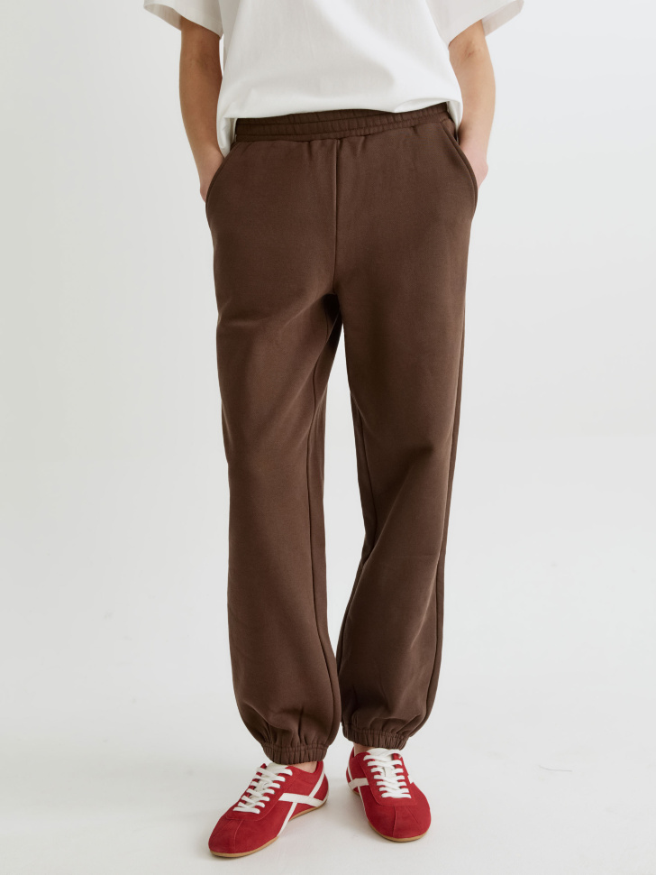 брюки-джоггеры из футера от бренда sela вид слева