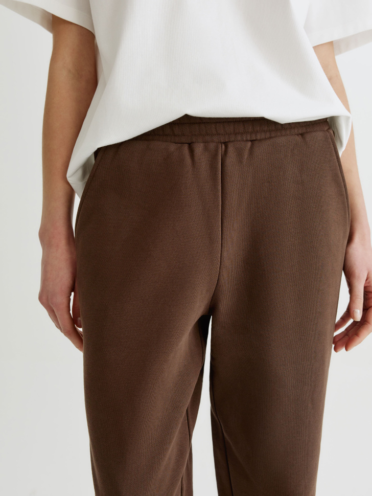 брюки-джоггеры из футера из россии вид сбоку