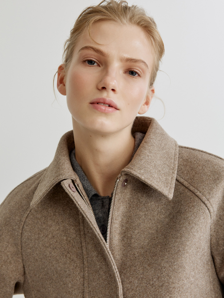 короткое полупальто с отложным воротником из россии вид сбоку