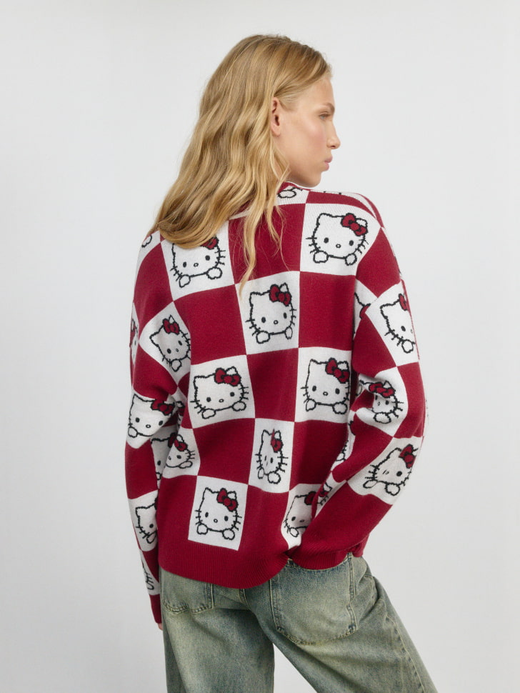 Джемпер с принтом Hello Kitty из линейки SELA Young. Фото №3