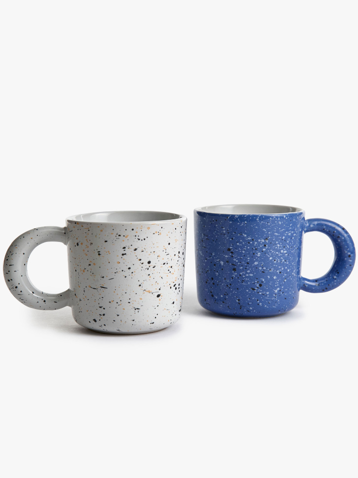 кружка из каменной керамики в крапинку от бренда sela вид слева